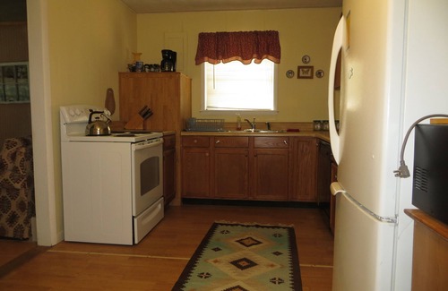 Robbinsville Casa | Creek front within 1/2 mile of Big Snowbird Creek and no neighbors