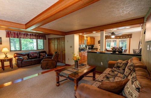 Confluence Cabaña | Creek Haven · Magical Stream Side Cottage W/Hot Tub
