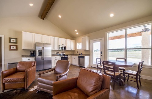 Pipe Creek Casa | Creek Lodge en Rancho Madrono / 1536 Sq. pie