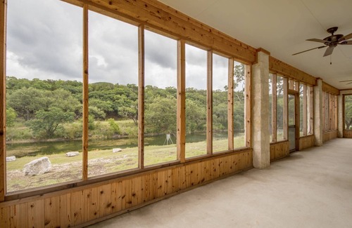 Pipe Creek Casa | Creek Lodge en Rancho Madrono / 1536 Sq. pie