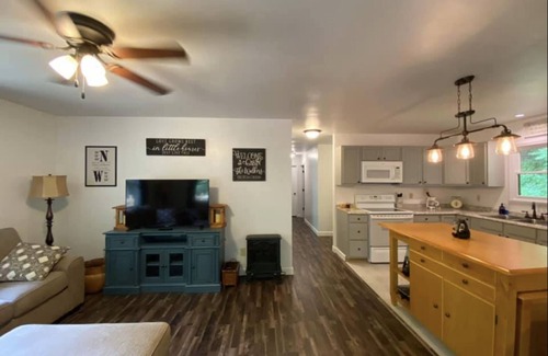 Banner Elk Cabaña | Creek Side Cottage in Valle Crucis