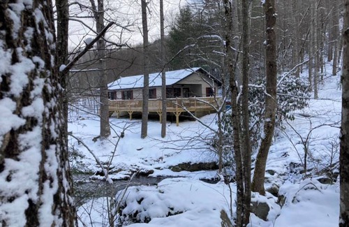 Banner Elk Cabaña | Creek Side Cottage in Valle Crucis