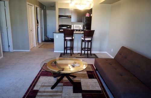 Southwest Edmonton Apartamento | Creek Wood Landing