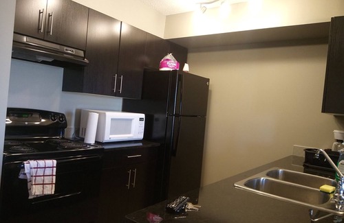 Southwest Edmonton Apartamento | Creek Wood Landing