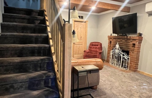 Fish Camp Casa | Creekfront Loggers Cabin