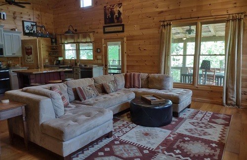 Bryson City Casa | Water's Edge ~ Hermosa casa con Deep Creek como tu patio trasero ~ Pure Delight!