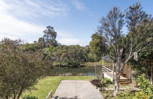 Frankston Casa | Creekhouse by the Sea Private Jetty and Serene Views