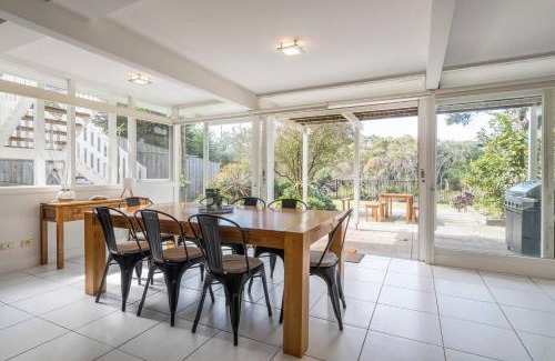 Frankston Casa | Creekhouse by the Sea Private Jetty and Serene Views