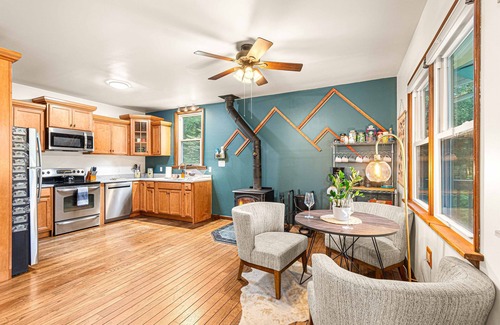 Milford Cabina | Creeks-4mins to Milford-Hot Tub-10 acres-Pinballs