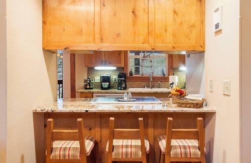 Branson West Cabina | Creekside – 2 BDR Resort Cabin in Epic Location!
