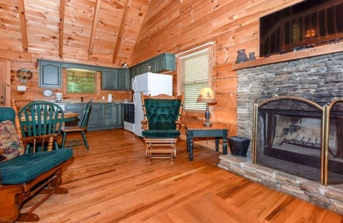 Townsend Cabina | Creekside 2 Bedroom Cabin by RedAwning