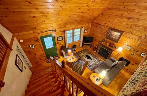 Jefferson Cabina | Creekside 4 BR Pet Friendly Cabin w / Hot Tub, mesa de billar, pozo de fuego, WiFi