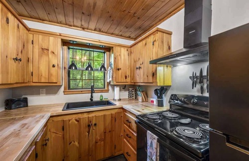 Rocky Grove Cabina | Creekside~7 min to the park~20 min to Gatlinburg
