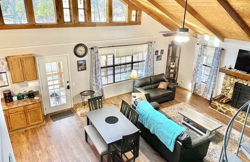 Newnata Cabina | Creekside accommodations near Mt. View - Pet Friendly and a kids paradise