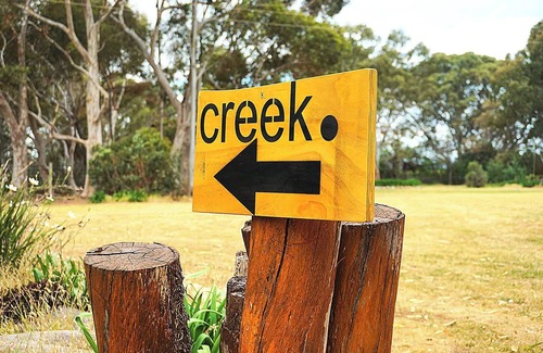 Willunga South Casa | Creekside at Peasant Farm by Tiny Away