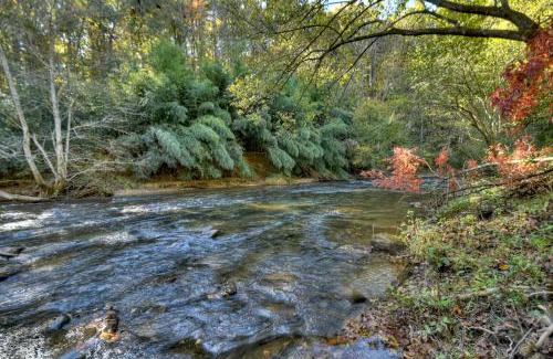 Cashes Valley Casa | Creekside Bend - Creekfront on Fightingtown Creek - Hot Tub, Outdoor Fireplace, Game Room, Views, Creekside Fishing Access - Fig