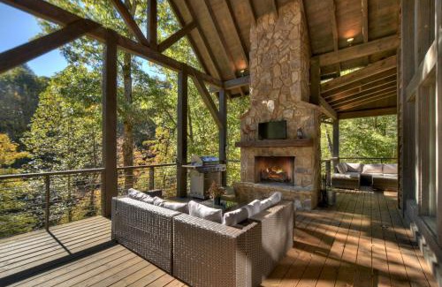 Cashes Valley Casa | Creekside Bend - Creekfront on Fightingtown Creek - Hot Tub, Outdoor Fireplace, Game Room, Views, Creekside Fishing Access - Fig
