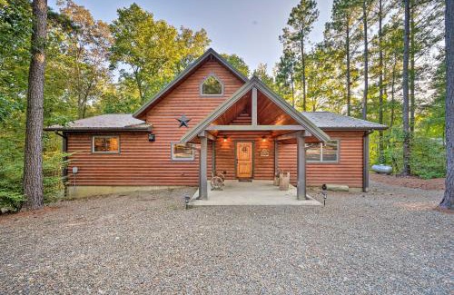 Golden Casa | Creekside Broken Bow Cabin with Hot Tub and Fire Pit!