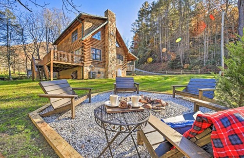 Bryson City Casa | Creekside Bryson City Cabin with Private Hot Tub