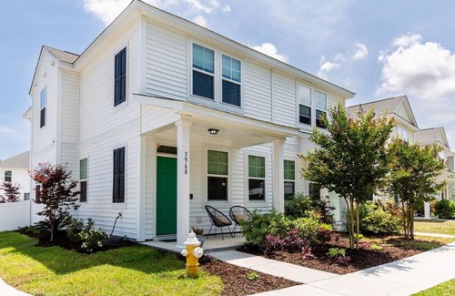North Charleston Casa | Creekside Bungalow - 4 mi to downtown Charleston