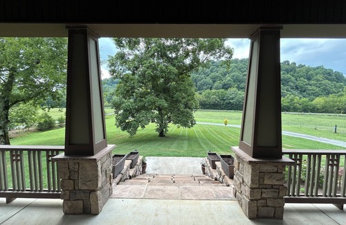 Beechgrove Casa | Creekside Bungalow : peaceful, country Also Checkout Papaw's Place
