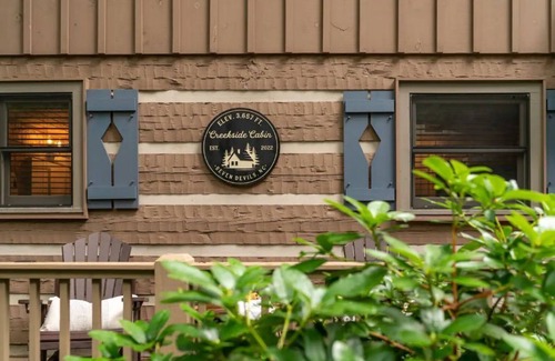 Seven Devils Cabina | Creekside Cabin > 15min to Hiking, Rafting, & the Alpine Coaster > Pet-Friendly