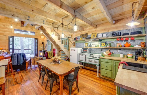 Hartland Cabina | Creekside Cabin ~ 20 Mi to Kings Canyon Park!