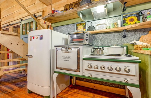 Hartland Cabina | Creekside Cabin ~ 20 Mi to Kings Canyon Park!