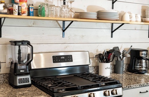 Suches Cabina | Creekside Cabin in National Forest! -Dog Friendly -Walk to Waterfall