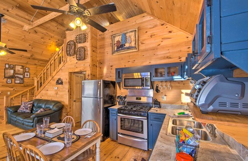 Foxfire Estates Cabina | Creekside Cabin in the Blue Ridge Mountains!