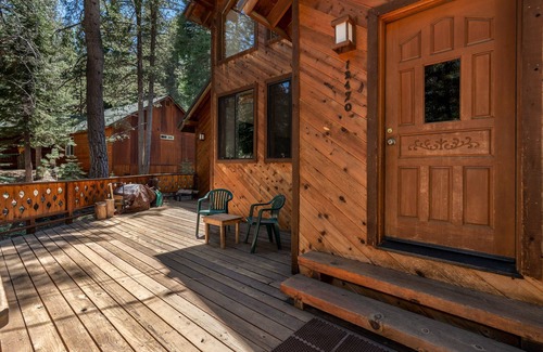 Truckee Casa | Creekside Cabin on St. Bernard by Tahoe Mountain Properties