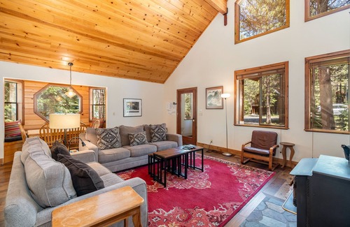 Truckee Casa | Creekside Cabin on St. Bernard by Tahoe Mountain Properties