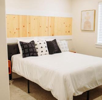 McCammon Casa | Creekside Cabin Ponderosa-stay with views near Lava