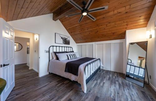 Dogwood Mountain Casa | Creekside Cabin - Pup-friendly With Ac