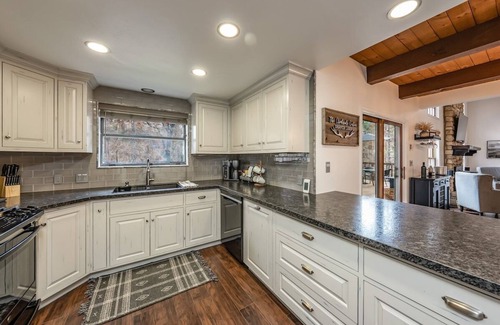 Shaver Lake Cabina | Creekside Cabin *Pup-Friendly with AC*