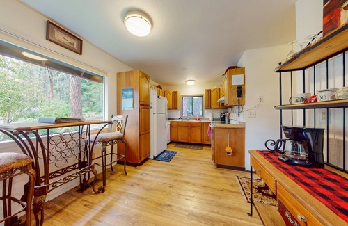 Peshastin Casa | Creekside Cabin Retreat in Peshastin — Nature, Peace & Charm