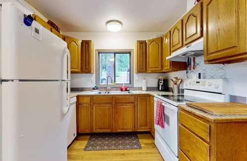 Peshastin Casa | Creekside Cabin Retreat in Peshastin — Nature, Peace & Charm