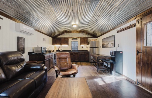 Stanton Cabina | CREEKSIDE CABIN