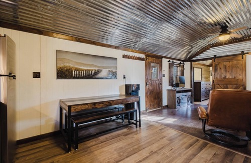 Stanton Cabina | CREEKSIDE CABIN