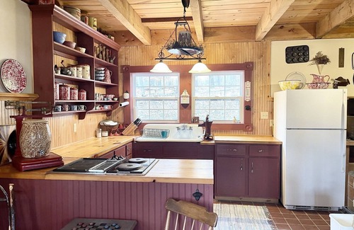 Loysburg Cabina | Creekside Cabin Vacation Rental