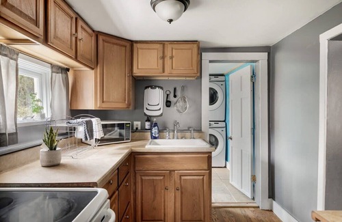 Mount Jackson Chalet De Esquí | Creekside Cabin w Hot Tub, Fire Pit, Grill, WiFi!