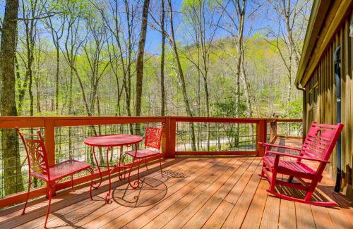 Whittier Casa | Creekside Cabin with Deck and Grill in Whittier!