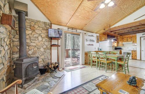 Whittier Casa | Creekside Cabin with Deck and Grill in Whittier!
