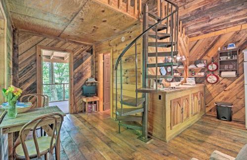 Barnardsville Casa | Creekside Cabin with Deck in Pisgah Forest!