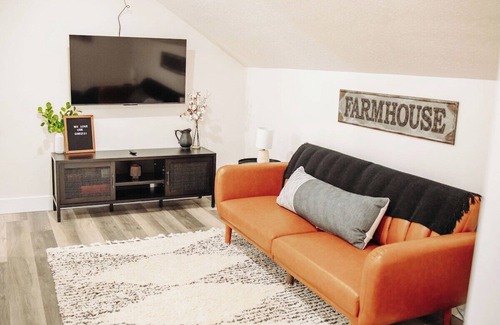 McCammon Casa | Creekside Cabins- Birch, stylish stay w views