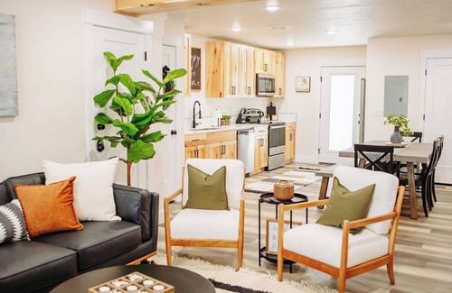 McCammon Casa | Creekside Cabins- Large Property for Reunions