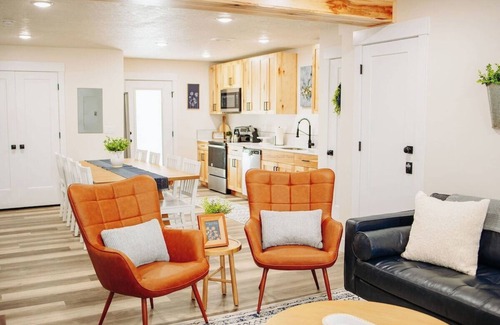 McCammon Casa | Creekside Cabins- Large Property for Reunions