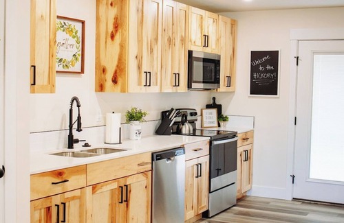 McCammon Casa | Creekside Cabins- Large Property for Reunions