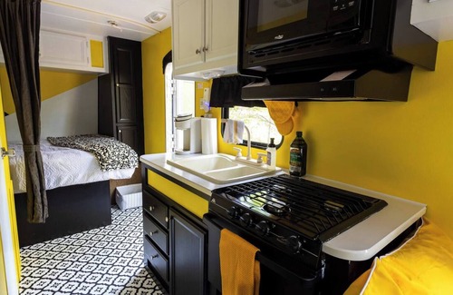 Dailey Casa | Creekside Camper/Mountain Hiking/National Forest!