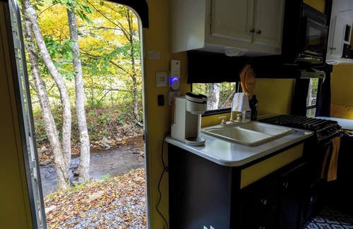 Dailey Casa | Creekside Camper/Mountain Hiking/National Forest!